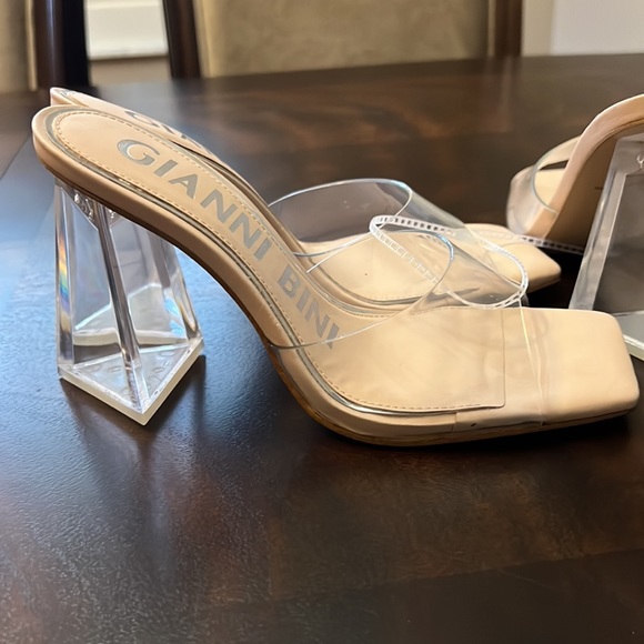 Gianni Bini
Caylor Clear Square Toe Sandals - Picture 4 of 10